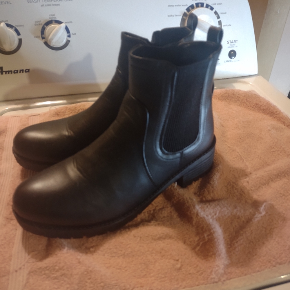 Woman's‎ Size 10 Black Ankle Boots